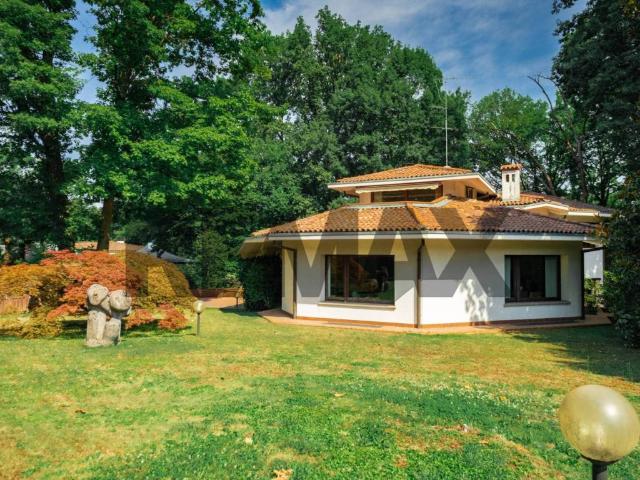 Villa in vendita a Lesmo MB
