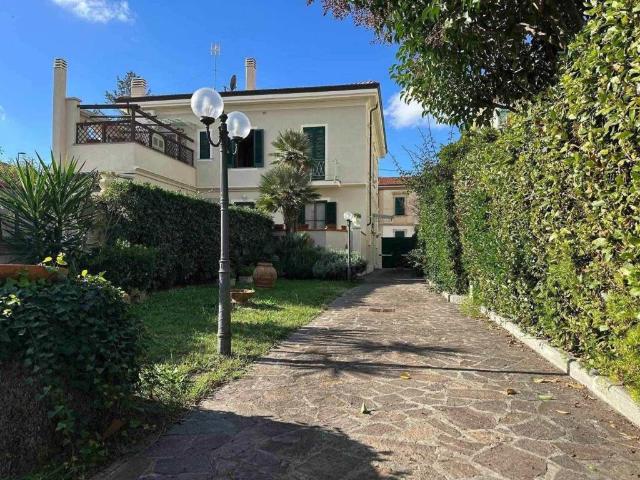 Villa in vendita a Livorno LI