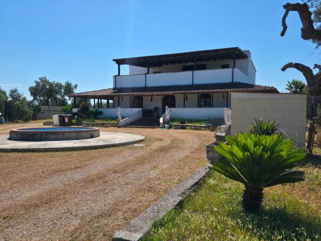 Villa in vendita a Lizzanello LE