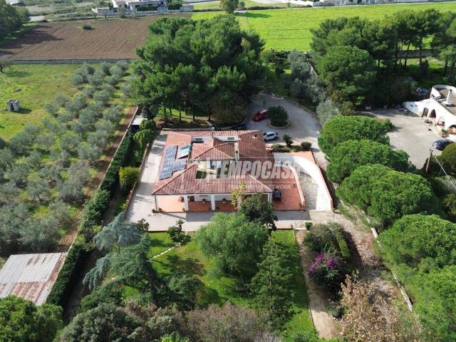 Villa in vendita a Lizzanello LE