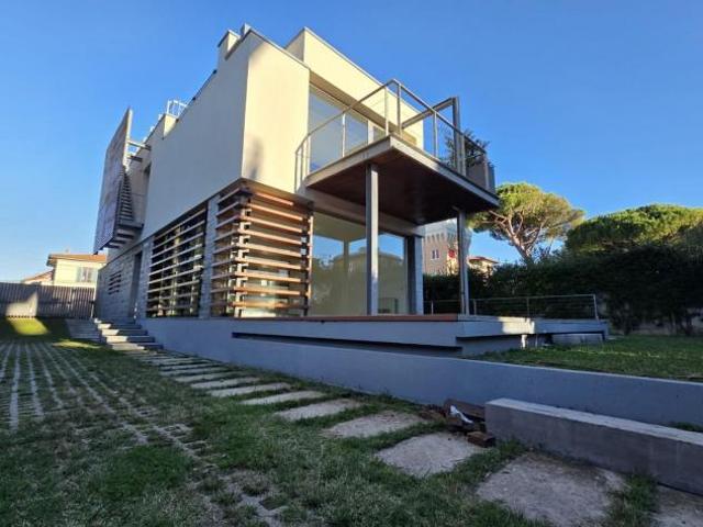 Villa in vendita a Lido di Camaiore Camaiore 240 mq Rif: 1407407
