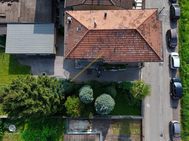 Villa in vendita a Limbiate, Centro