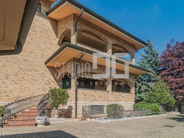 Villa in vendita a Limbiate MB
