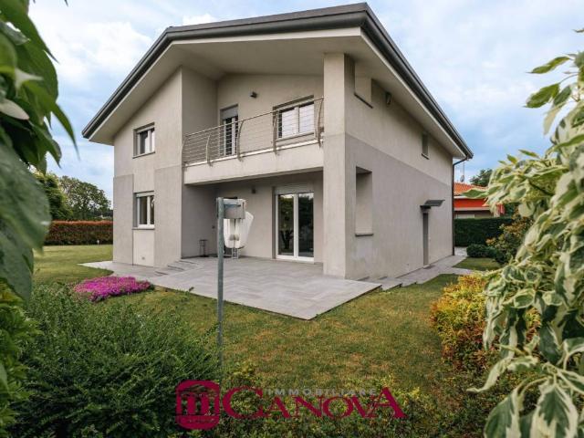 Villa in vendita a Limido Comasco CO