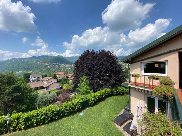 Villa in vendita a Lipomo CO