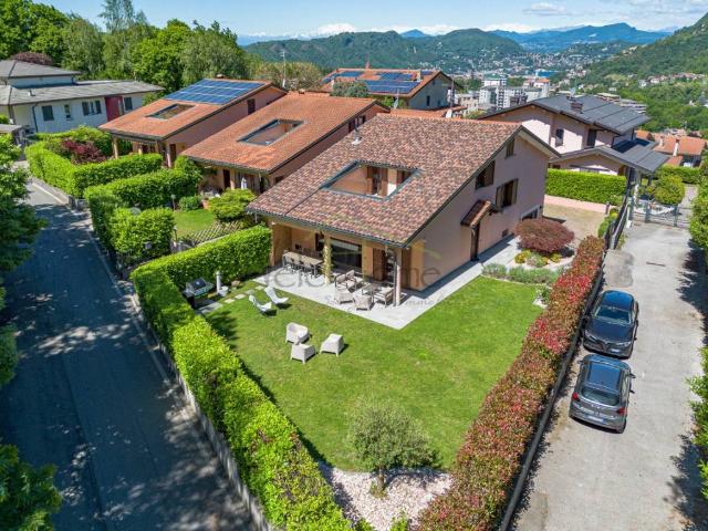 Villa in vendita a Lipomo CO