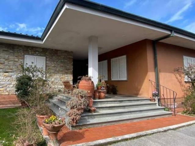 Villa in vendita a Lucca
