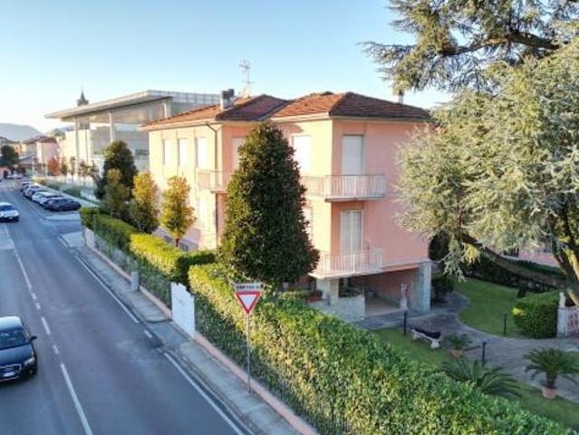 Villa in vendita a Lucca