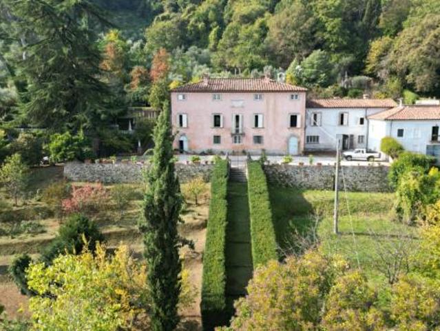 Villa in vendita a Lucca