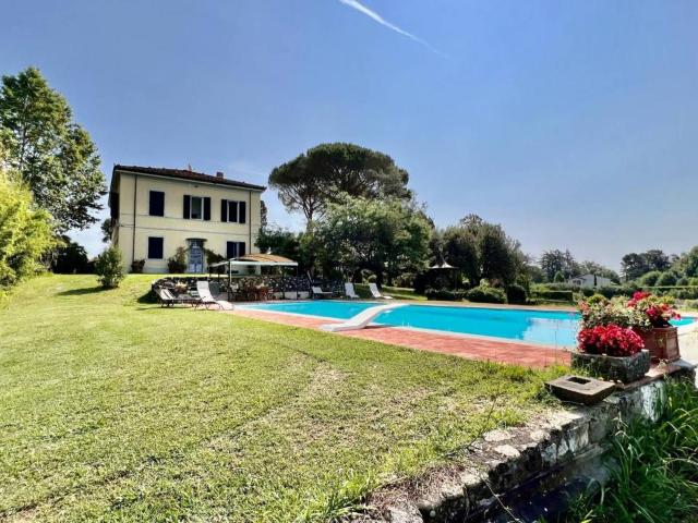 Villa in vendita a Lucca