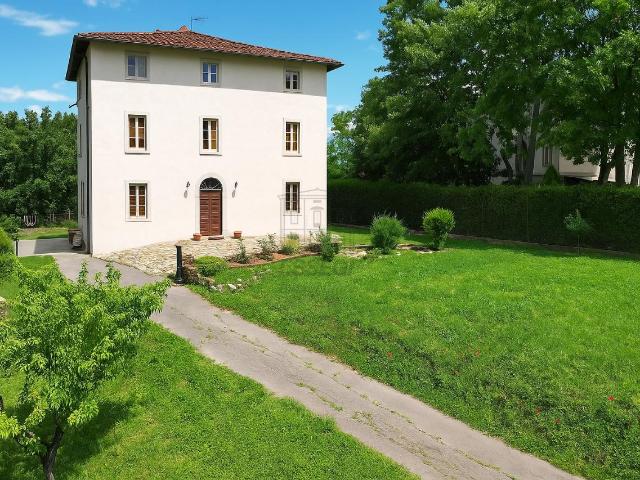 Villa in vendita a Lucca
