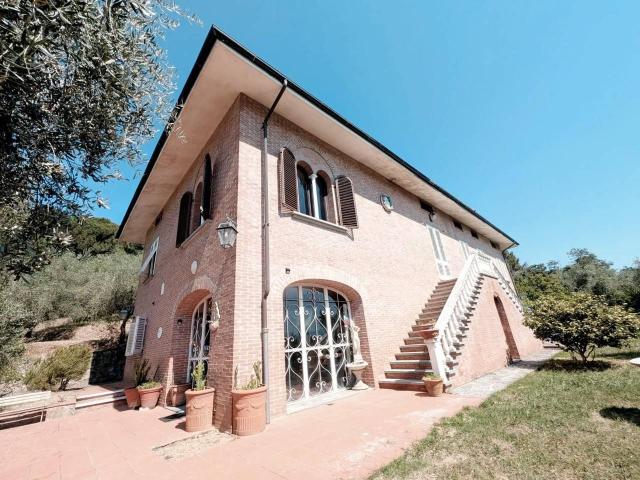 Villa in vendita a Lucca