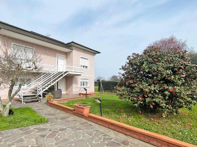 Villa in vendita a Lucca