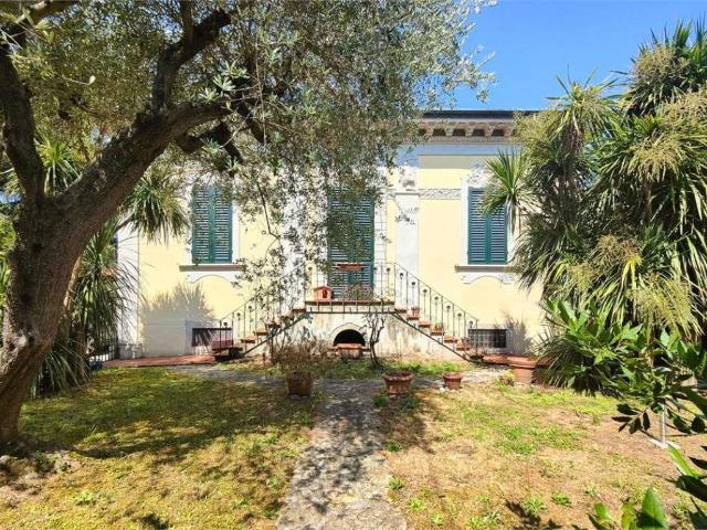 Villa in vendita a Lucca LU