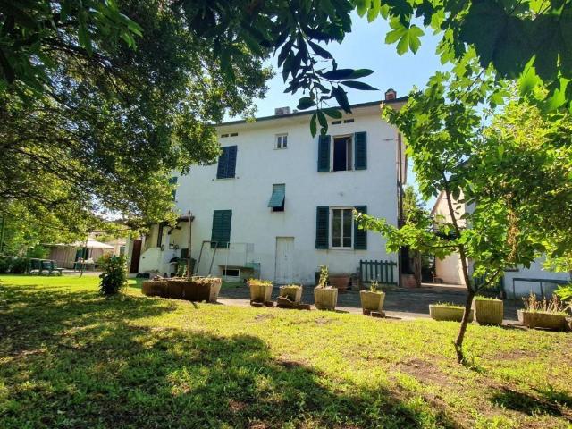 Villa in vendita a Lucca LU