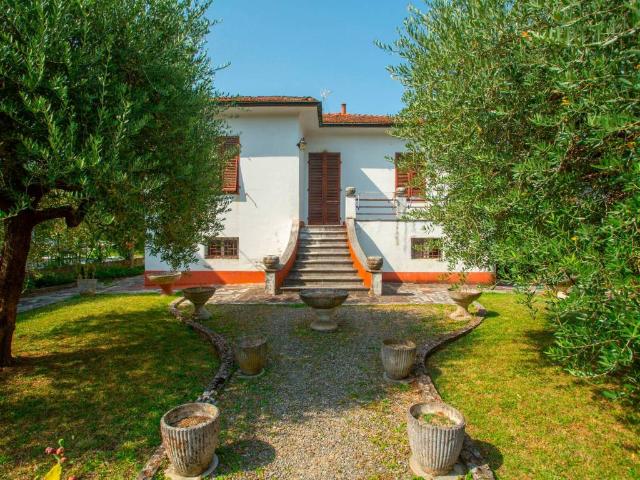 Villa in vendita a Lucca LU
