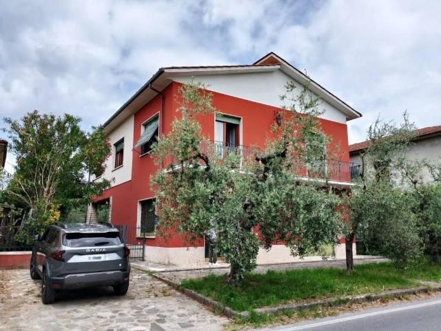 Villa in vendita a Lucca LU