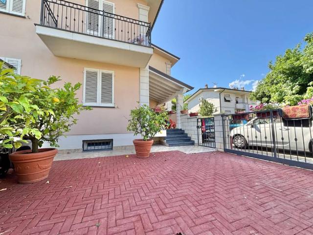 Villa in vendita a Lucca LU