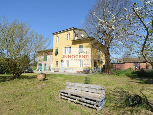 Villa in vendita a Lucca LU