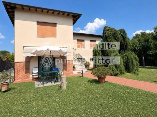 Villa in vendita a Lucca LU