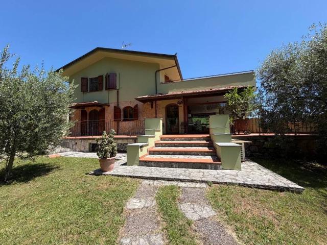 Villa in vendita a Lucca LU