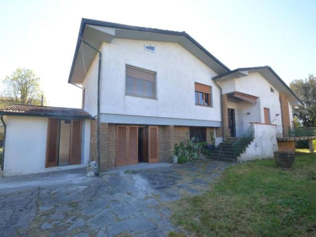 Villa in vendita a Lucca LU