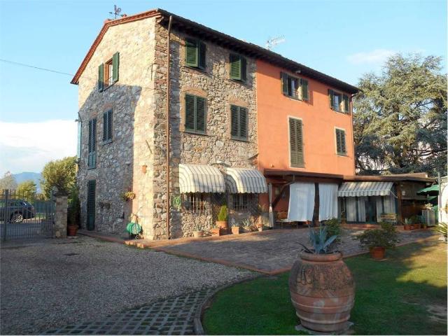 Villa in vendita a Lucca LU