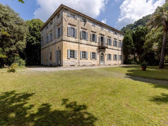 Villa in vendita a Lucca LU