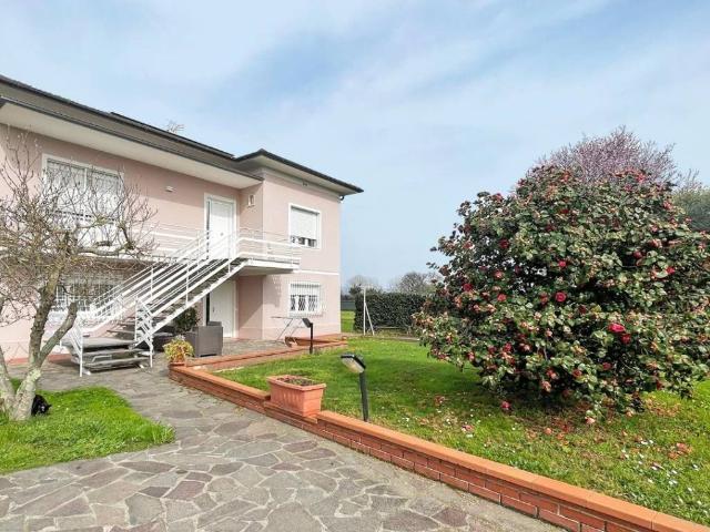 Villa in vendita a Lucca LU