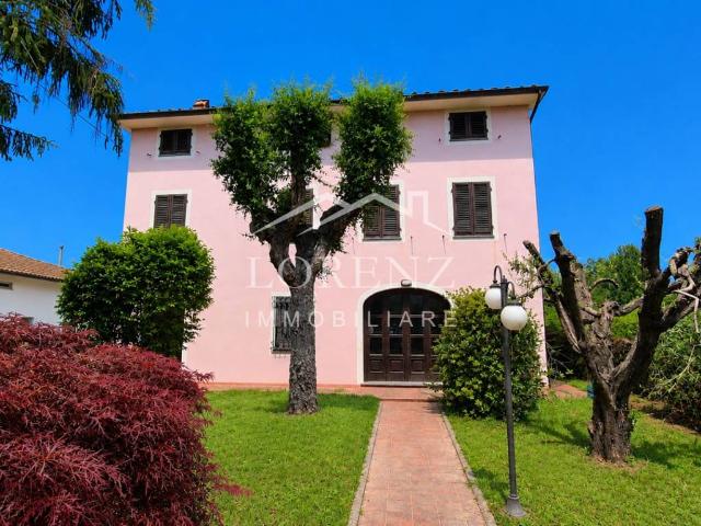 Villa in vendita a Lucca LU