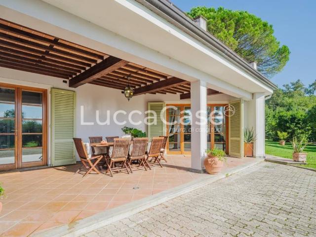 Villa in vendita a Lucca LU