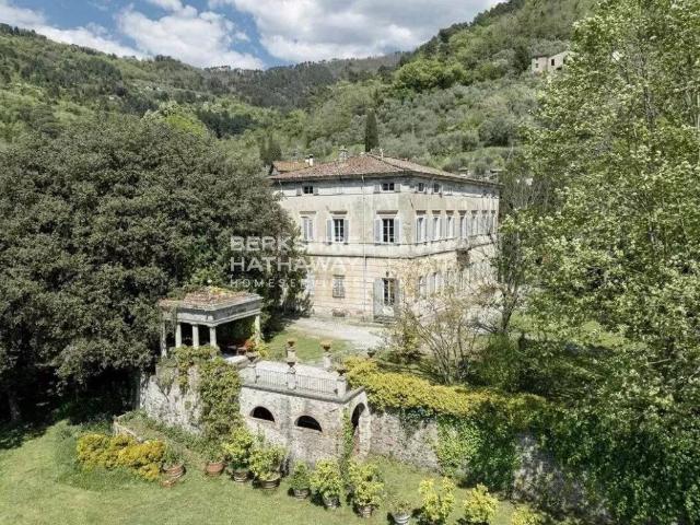 Villa in vendita a Lucca LU