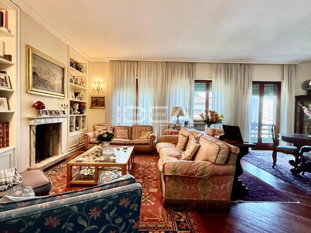 VILLA in VENDITA a LUCCA S. MARCO di 8 vani