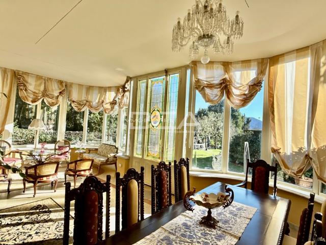 VILLA in VENDITA a LUCCA VICINO MURA di 10 vani