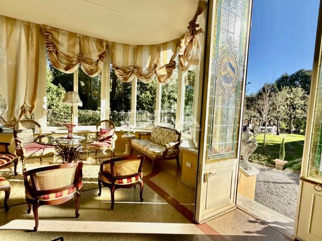 VILLA in VENDITA a LUCCA VICINO MURA di 10 vani