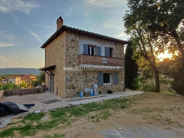 VILLA in VENDITA a LUCIGNANO di 5 vani