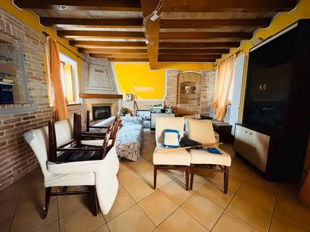 Villa in vendita a Lugagnano Val d'Arda PC