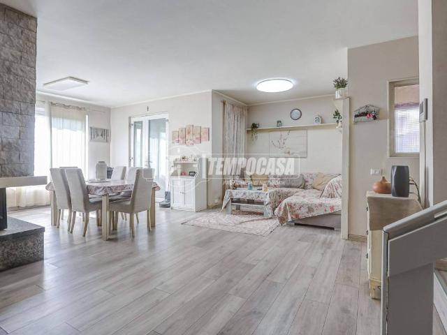 Villa in vendita a Luino VA