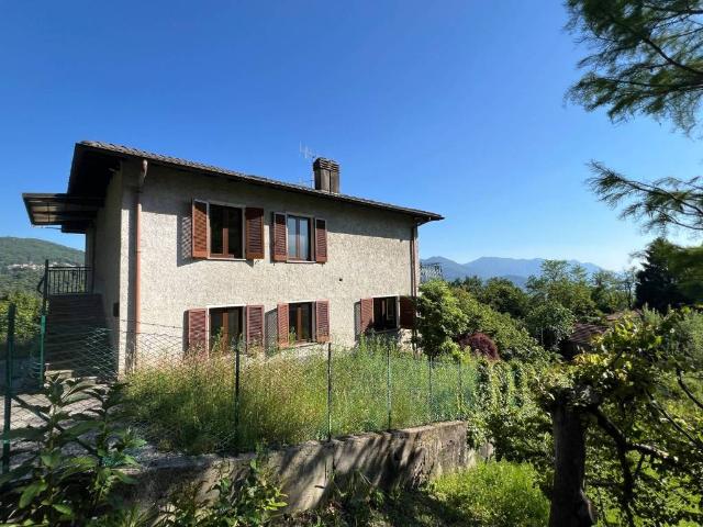 Villa in vendita a Luino VA
