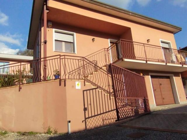 Villa in vendita a Luino VA