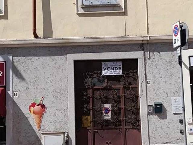 Villa in vendita a Luino VA