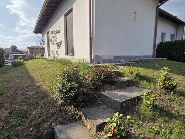 Villa in vendita a Luisago CO