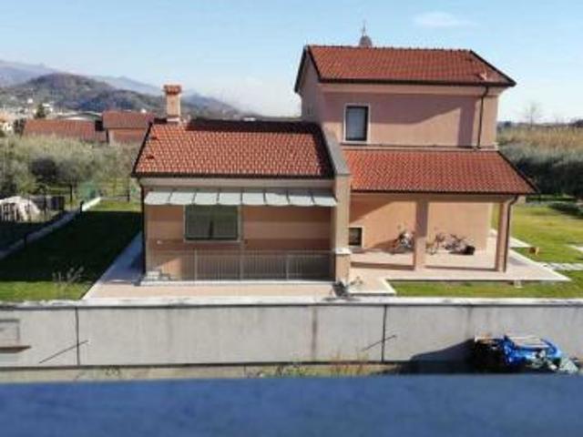 Villa in vendita a Luni 280 mq Rif: 1231346