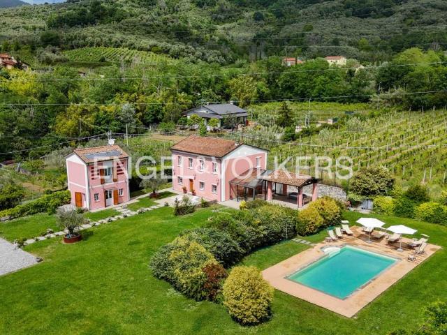Villa in vendita a Luni SP