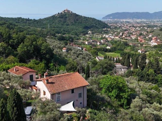 Villa in vendita a Luni SP