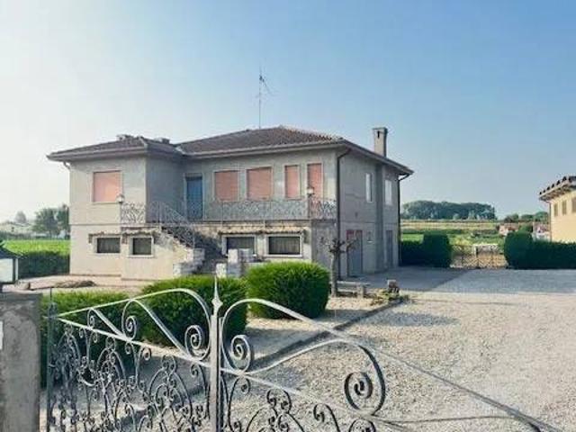 Villa in vendita a Lusia RO