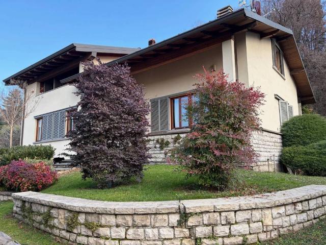 Villa in vendita a Mozzo BG