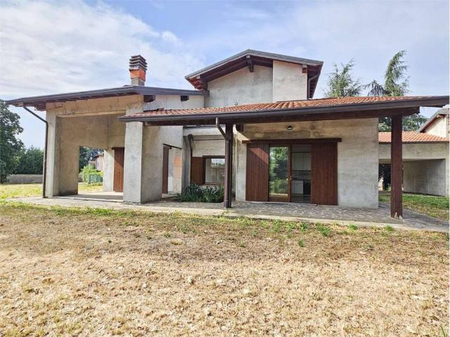 Villa in vendita a Mozzate CO
