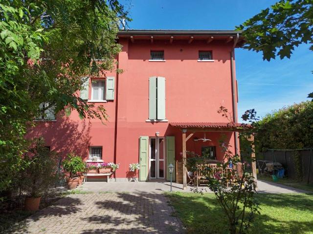 Villa in vendita a Modena MO
