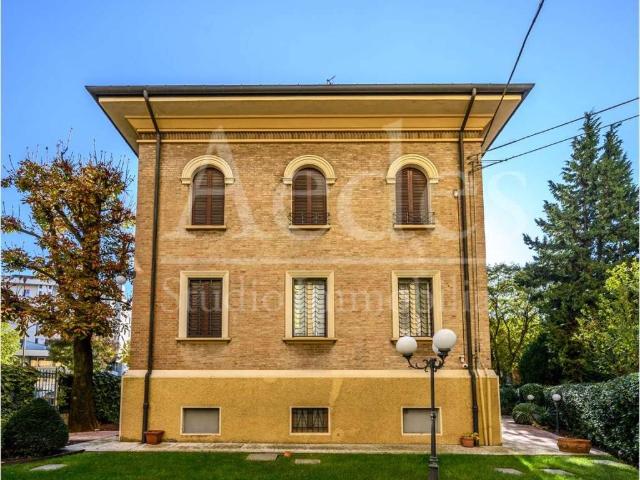 Villa in vendita a Modena MO